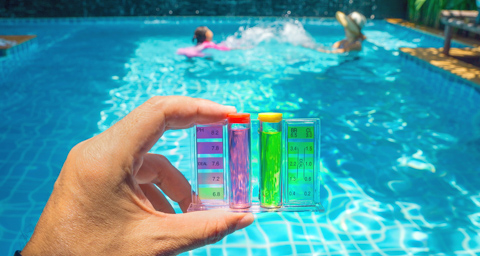 Piscinas de parques, clubes e hotéis: atenção à qualidade da água